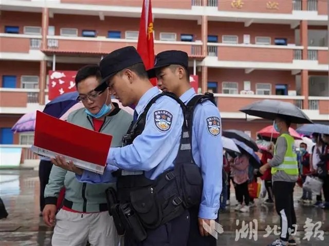 楠木湖上的平安“摆渡人”